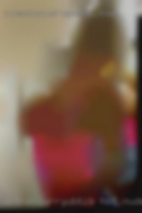 ARTHERCURRYub6ib hot nude woman jumping up & down