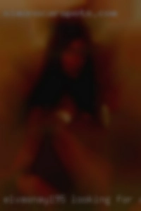 elvaSnay195 looking for a slut to fuck tonight